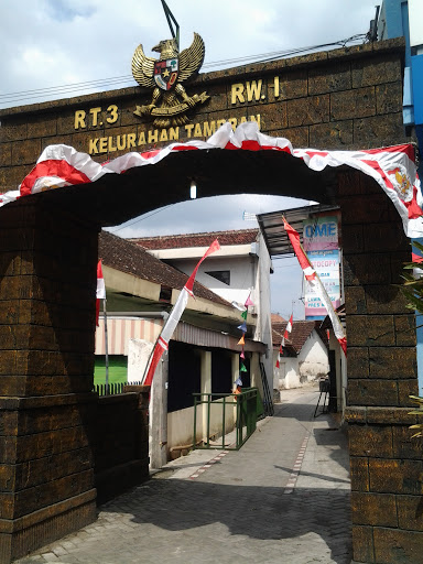 Tambran Garuda Gate