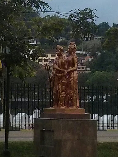 Statue of Princess Hemamala and Prince Dantha