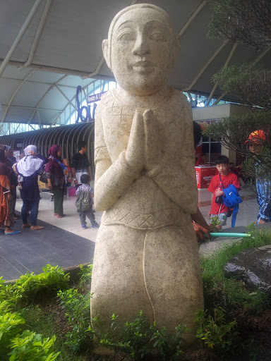 Wanita Statue