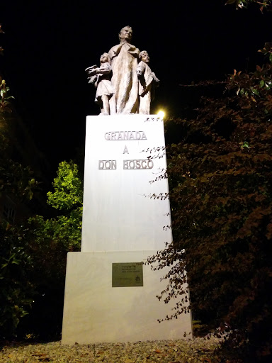 Estatua De Don Bosco