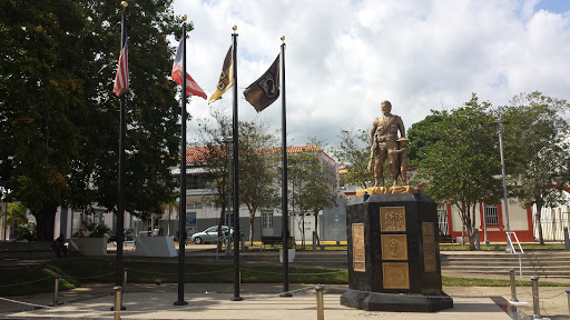 Monumento Honorario Militar Y Retirado