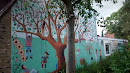 Kinder im Apfelbaum Mural