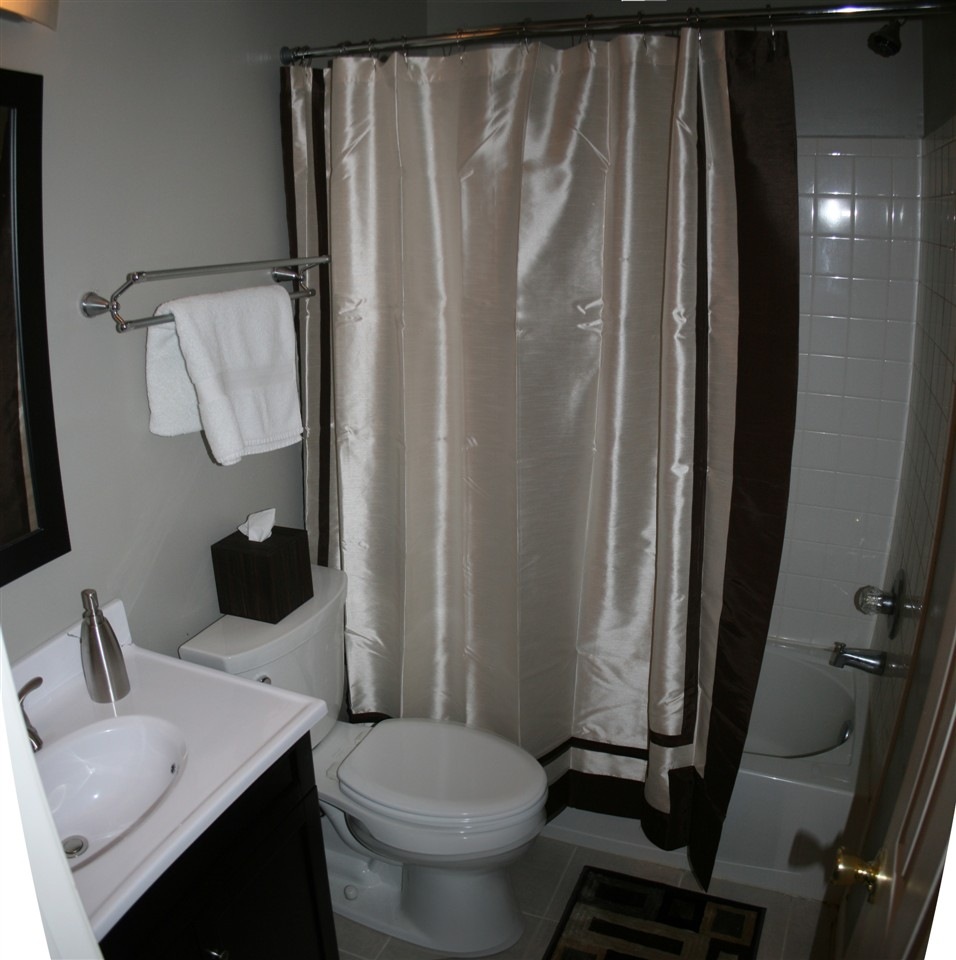[Bathroom 956 x 960[3].jpg]