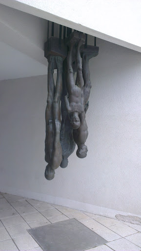 Statue of 4 Hanging Men