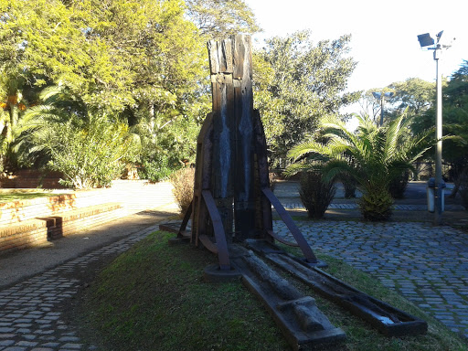 Escultura Madera Hierro