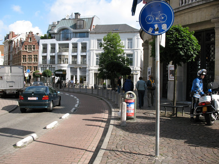 Bike%20lane%2C%20Antwerp%2C%20May%2019.JPG