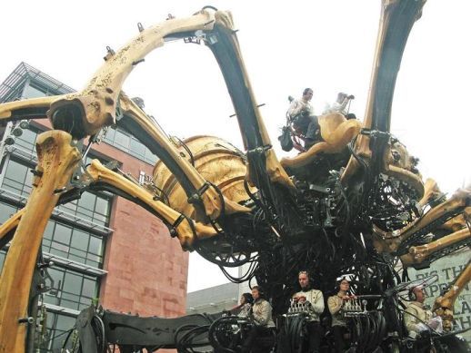 Novas imagens do robô aranha gigante de 37 toneladas