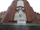 Figurka przy Kościele