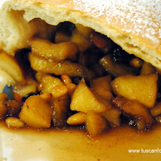 Sweet surprise - calzone with caramelized apples, raisins and pine nuts