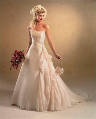 casual wedding dress and wedding flower