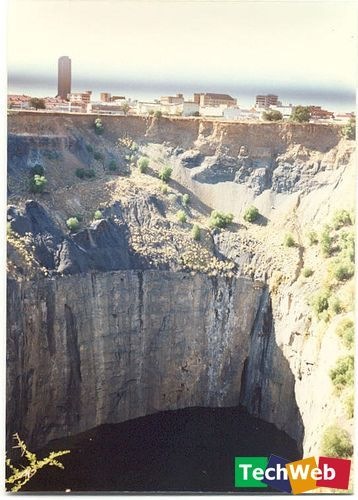 七個令人顫慄的人造巨大洞穴,米爾金剛礦場（The Mirny diamond mine）,金伯利鑽石場（The Kimberley mine）,光榮洞（The Glory Hole）,賓翰峽谷銅礦場（Bingham Canyon Mine）,藍色大洞(Great Blue Hole),Diavik 礦井（The Diavik Diamond Mine）,深陷(sinkhole)