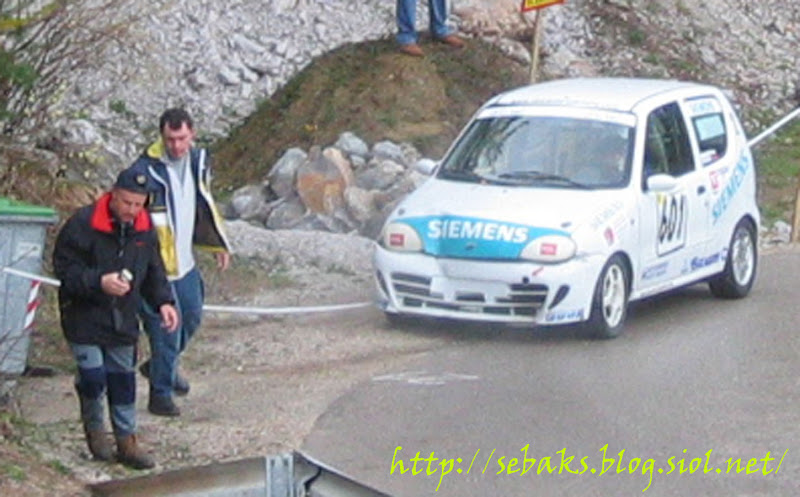 Avto po trku