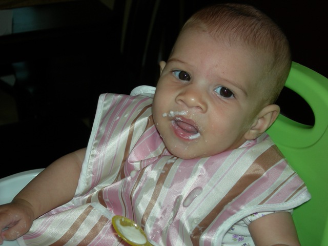 [firsttimeeatingcereal0724080093.jpg]