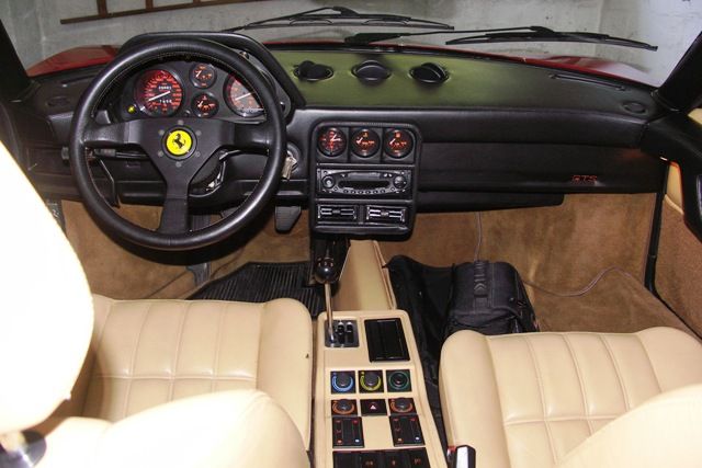 Ferrari%20328%20GTS%20Cockpit%20Web.JPG