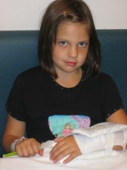 Hannah_Broken_Arm (8)