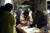 出来たそばから、柔らかいお餅にあんこ包んでいただきま〜す！