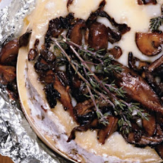 Baked Brie with Mushrooms and Thyme