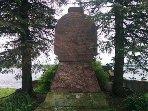 Памятник революционерам, погибшим в Шлиссельбургской каторжной тюрьме