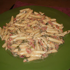 EASY! Penne with chicken, spinach and tomato Alfredo (soooo good!)