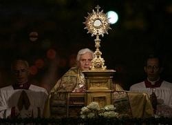 [Pope-Eucharist[8].jpg]