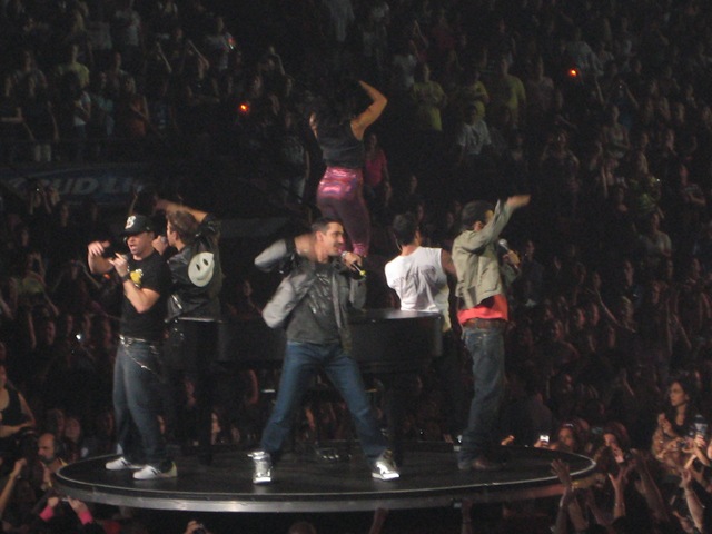 [NKOTB Izod Center 037 - YES[3].jpg]
