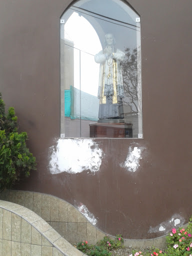 Estatua Entrada San Juan Maria Vianney