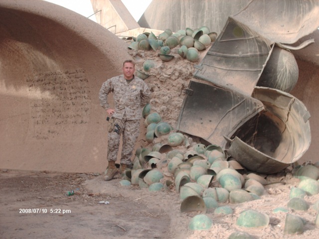 [Iranian_Helmets_at_Base_of_Crossed_Swords[3].jpg]