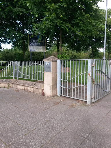 Quarryfield Park Gate At Dukes Road