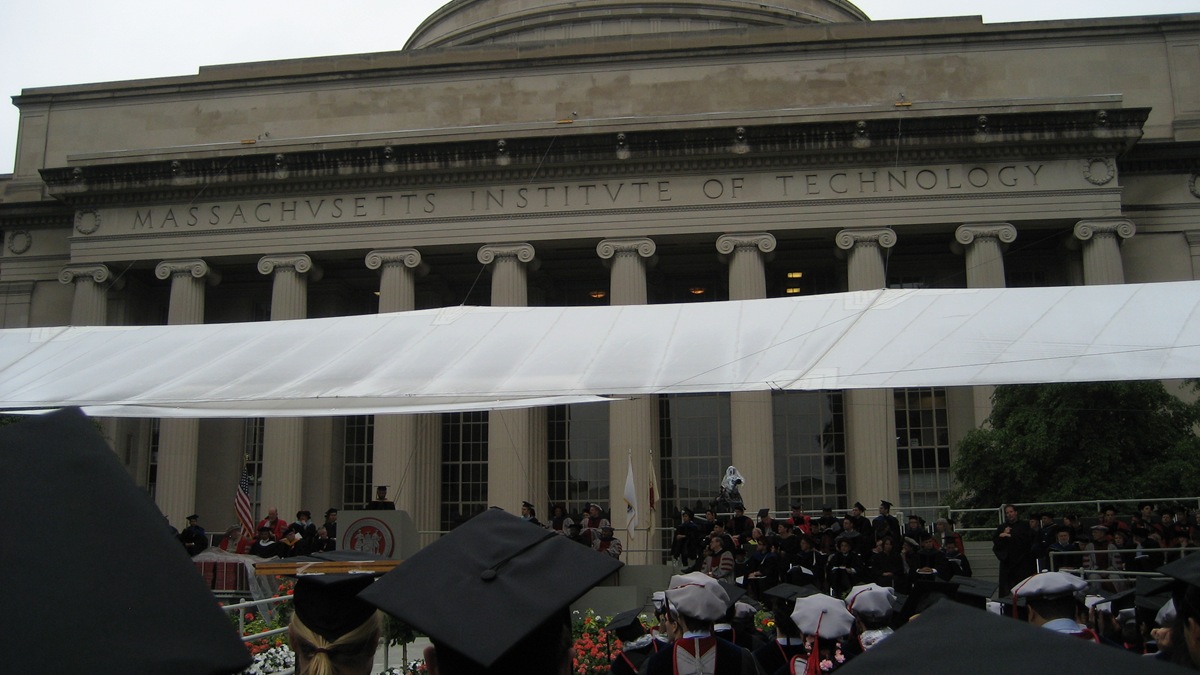 [2008-06-05 graduation ceremony 111[2].jpg]