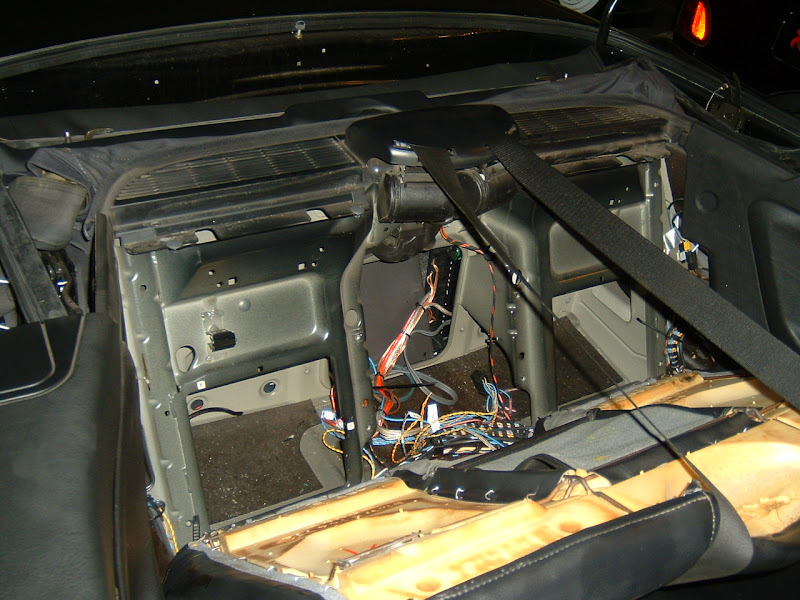 How do I wire a power amp for subs in my trunk?