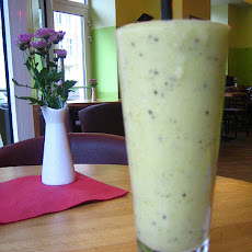 Kiwi-Peach Smoothie