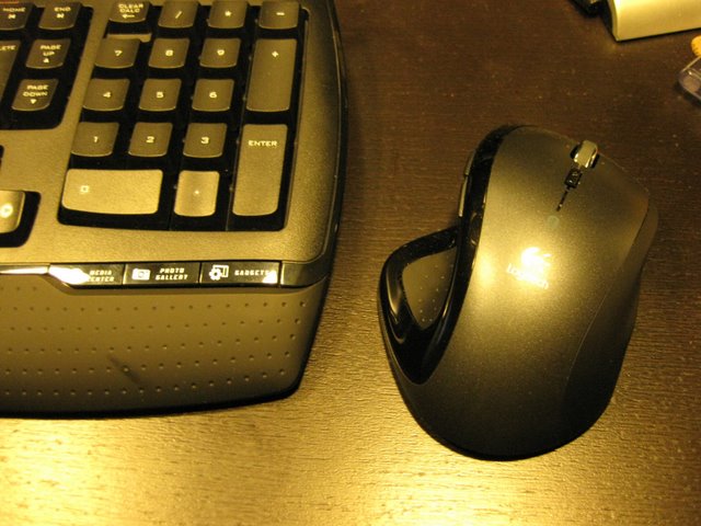 Logitech MX5500 鼠标 近镜