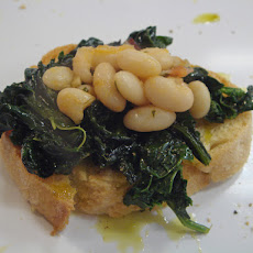 Crostone con cavolo nero e cannellini beans (grilled bread with cavolo nero and beans)