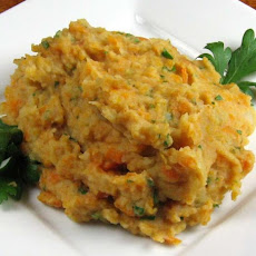 Mashed Potatoes and Carrots With Paprika and Parsley
