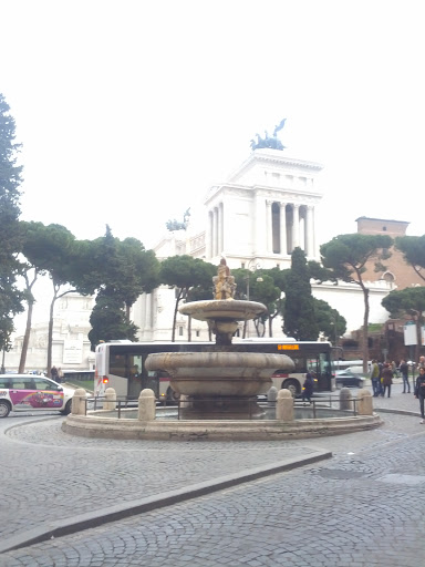 Fontana e monumento a Vittorio