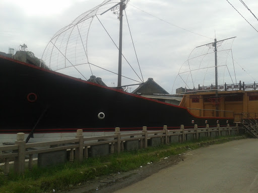 Big Boat Monument at Gang Lombok 