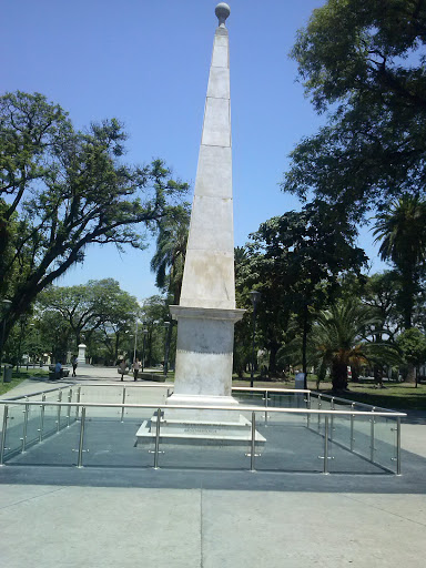Pirámide Plaza Belgrano