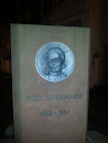 Statue Pere Libermann