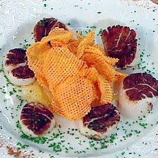 Chocolate-Dusted Scallops with Vanilla Butter Sauce