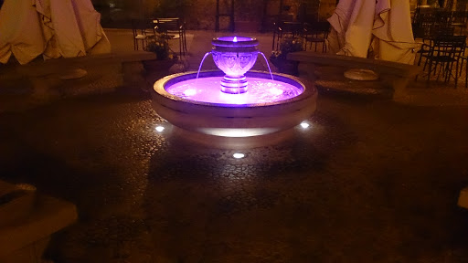 Fontana Di Corte Cavour