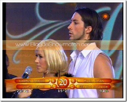 Valeria Archimó bailando el videoclip