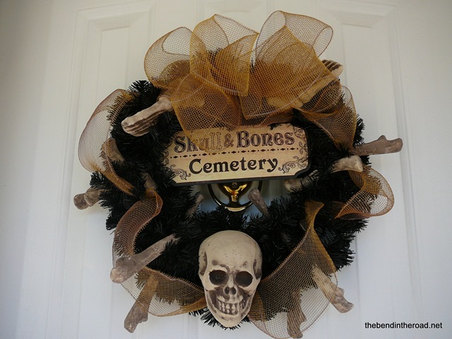 [SkullandBonesWreath4.jpg]