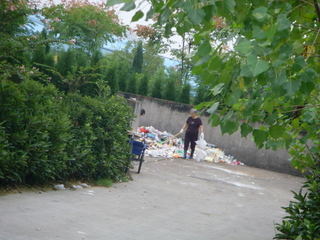 垃圾堆, 老奶奶