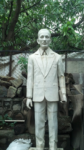 Statue of Principal Edward Soares