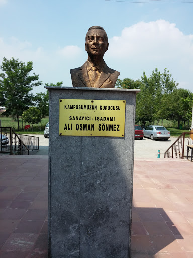 Ali Osman Sönmez Heykeli