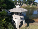 湊山公園の灯籠
