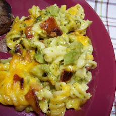 Cheesy Broccoli Macaroni With Bacon