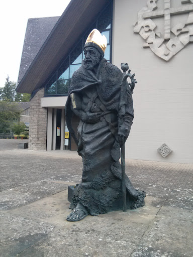 Bischof Statue 