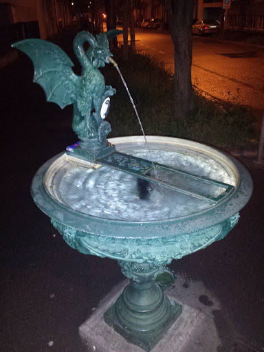 Drachenbrunnen by Night