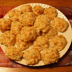 Cheddar Bay Biscuits (Red Lobster Style)